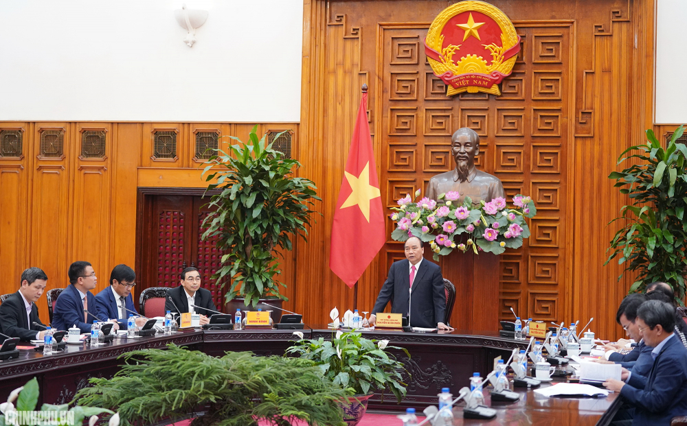 Thủ tướng Nguyễn Xuân Phúc họp với một số bộ, ngành, địa phương liên quan về các giải pháp tháo gỡ khó khăn, vướng mắc, thúc đẩy sự phát triển của ngành công nghiệp ô tô Việt Nam  