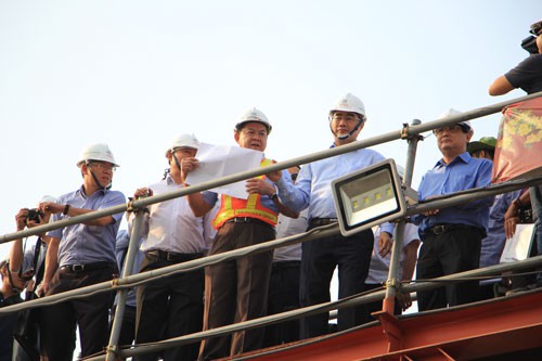 Bí thư Thành ủy TP HCM Nguyễn Thiện Nhân khảo sát thực tế dự án chống ngập có giá trị gần 10.000 tỉ đồng