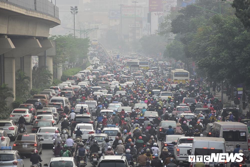 Xe cộ đông đúc trên đường Nguyễn Trãi - một trong hai tuyến đường Hà Nội dự kiến cấm xe máy.    