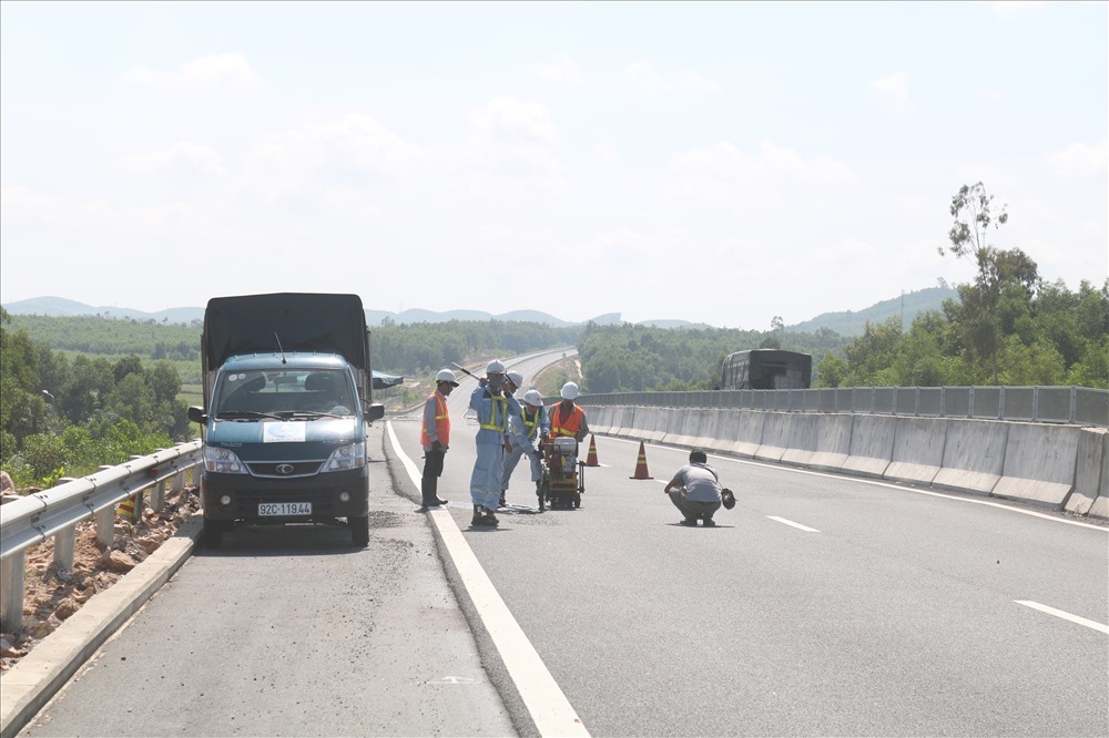 Cao tốc Đà Nẵng - Quảng Ngãi vừa khánh thành đã hư hỏng.  