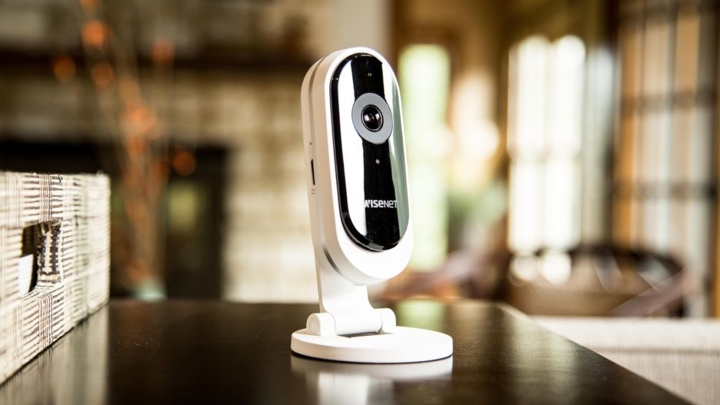 Wisenet SmartCam N1 là một camera an ninh gia đình trong nhà với tính năng nhận dạng khuôn mặt./.  