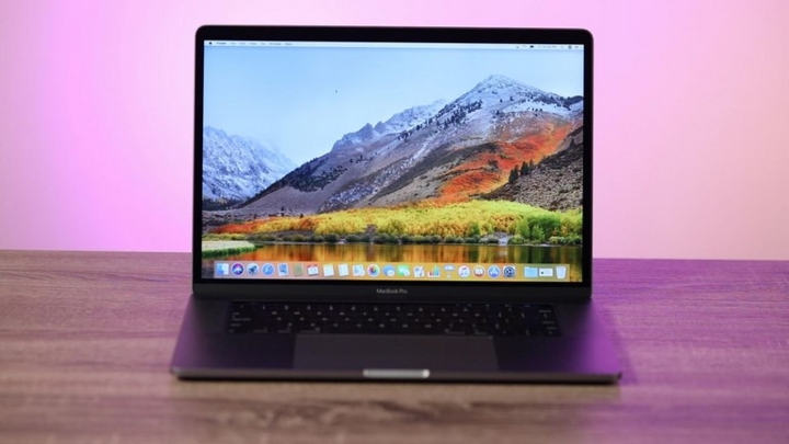 1. MacBook Pro 15 inch với Touch Bar (bản 2018) mang đến sức mạnh đáp ứng những mong đợi của những người dùng khó tính và những người sáng tạo nhờ bộ xử lý Intel Core i8, nhiều tùy chọn lưu trữ và RAM, công nghệ hiển thị thích ứng True Tone.  