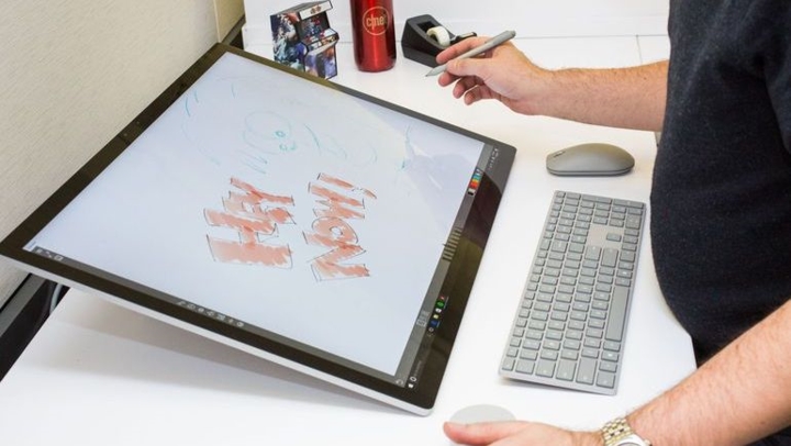 5. Với Microsoft Surface Studio 1 hoặc 2, bạn sẽ có được sự linh hoạt của màn hình cảm ứng 28 inch và dùng bút cảm ứng áp lực.  