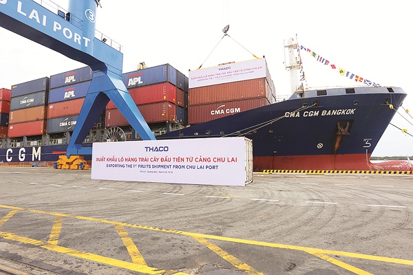 Xuất khẩu lô hàng trái cây đầu tiên trong ngày khởi công dự án mở rộng cảng 5 vạn tấn Chu Lai.