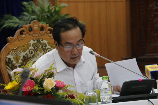 Ông Huỳnh Khánh Toàn thông tin tại buổi họp báo    