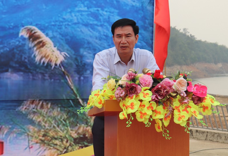 Ông Nguyễn Hoài Thu - Chủ tịch UBND huyện Quỳnh Nhai, cho hay: việc thả cá xuống lòng hồ thủy điện Sơn La là việc làm thể hiện tinh thần đầy trách nhiệm và mang tính nhân văn của lãnh đạo tỉnh, lãnh đạo các sở, ban ngành của tỉnh Sơn La.    