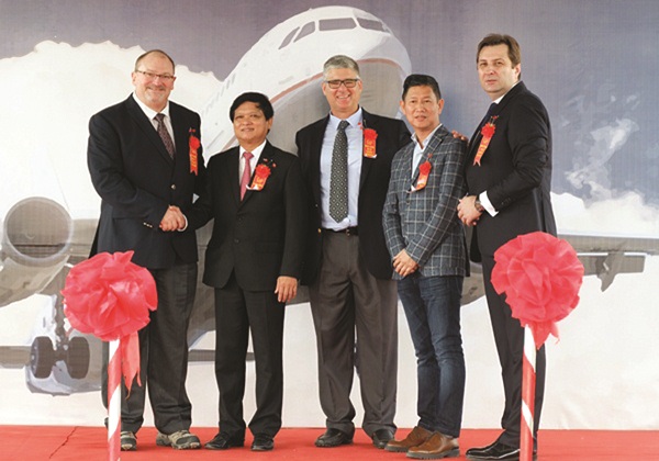 Chủ tịch HĐND TP. Đà Nẵng Nguyễn Nho Trung chúc mừng dự án Nhà máy sản xuất linh kiện hàng không Sunshine khởi công xây dựng.