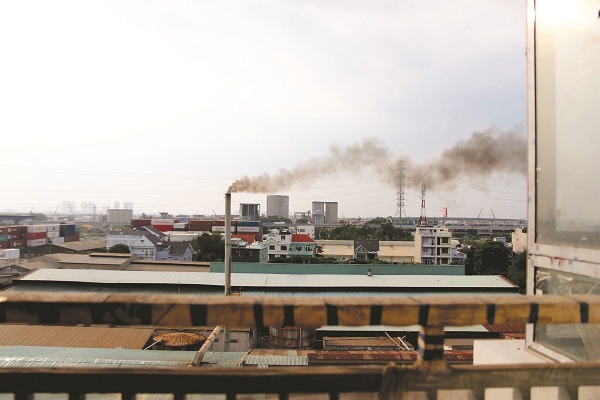 Cư dân Him Lam Phú An bị ảnh hưởng khói từ Nhà máy Giấy Xuân Đức.