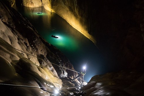 Sông ngầm trong hang Sơn Đoòng - Ảnh: Oxalis cung cấp  