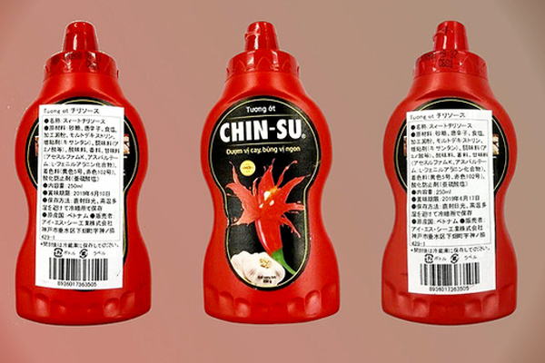 Tương ớt chin-su bị Nhật thu hồi vì phát hiện axit benzoic - chất cấm sử dụng trong tương ớt ở nước này, song ở Việt Nam, chất này lại được phép sử dụng theo liều lượng quy định