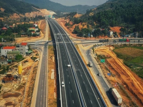 Các dự án đường bộ cao tốc đi vào hoạt động đang đáp ứng được nhu cầu phát triển của xã hội.  
