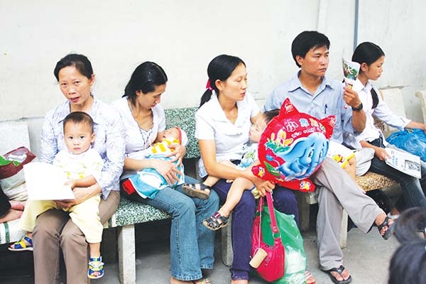 Nhiều người già, trẻ em TP.HCM nhập viện do nắng nóng    