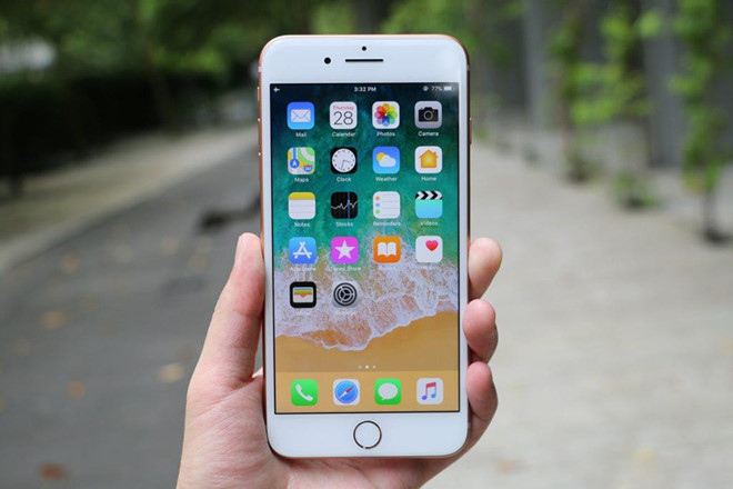 Các thông tin rò rỉ cho rằng Apple sẽ làm mới chiếc iPhone 8 vào năm 2020. Ảnh: Lowyat.   