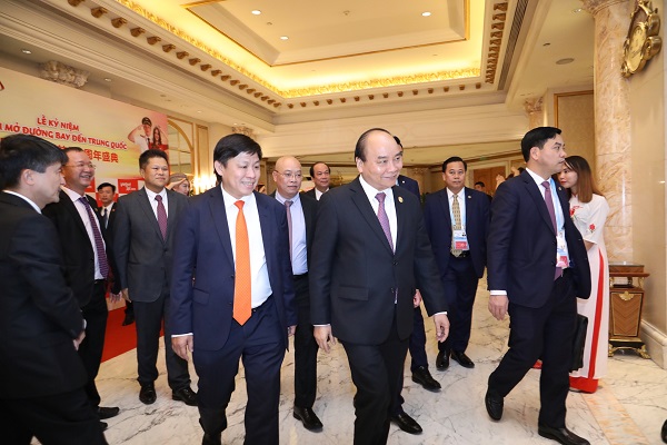   Thủ tướng Chính phủ Nguyễn Xuân Phúc và đại diện lãnh đạo cấp cao của Việt Nam và Trung Quốc tham dự và chúc mừng Vietjet tại Lễ kỷ niệm 5 năm mở đường bay đến Trung Quốc