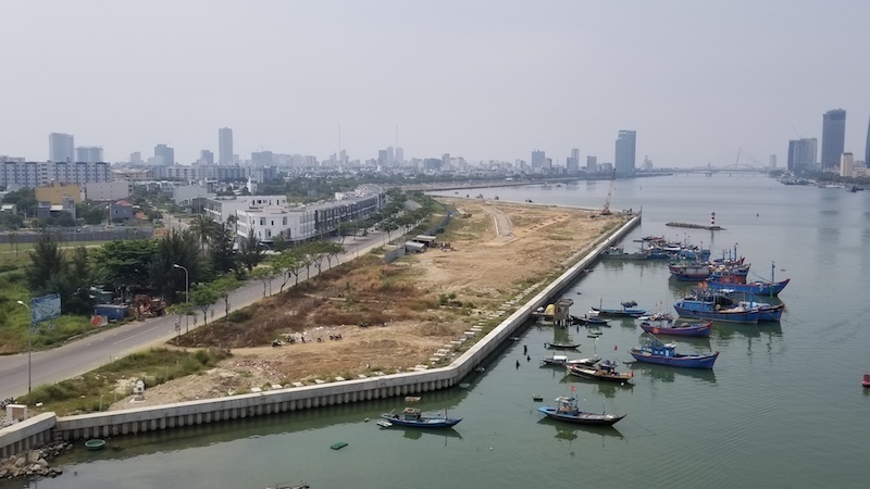 Dự án bất động sản và bến du thuyền dọc sông Hàn đang được triển khai.  
