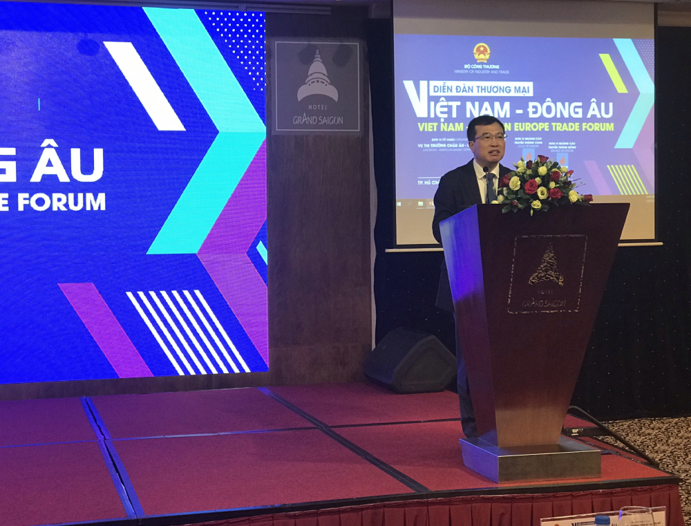Thứ trưởng Bộ Công Thương Hoàng Quốc Vượng phát biểu tại Diễn đàn thương mại Việt Nam - Đông Âu ngày 8/5. Ảnh: Kim Ngọc