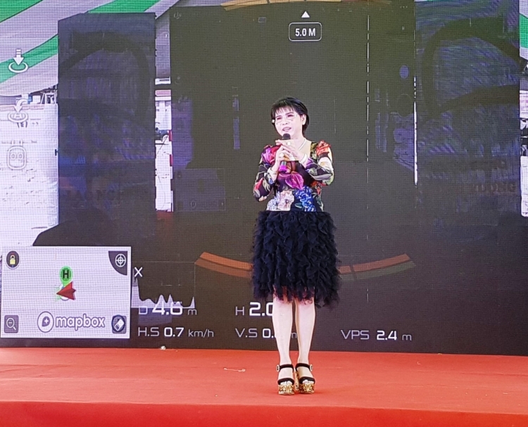 Bà Phạm Thị Hường, Chủ tịch HĐQT Phú Hồng Thịnh, Tổng Giám đốc Công ty Phát triển Đô thị Việt Nam phát biểu tại buổi Lễ