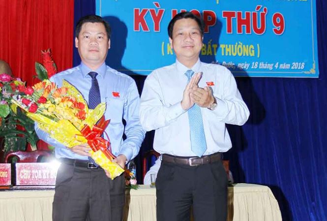 Ông Nguyễn Việt Cường - Chủ tịch HĐND huyện và ông Huỳnh Văn Quang Hùng-Chủ tịch UBND huyện.