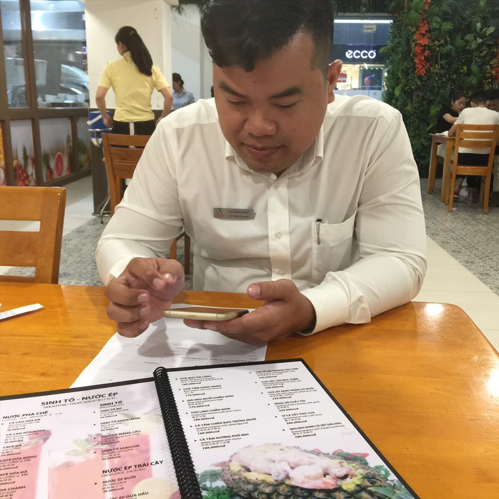 Anh Nguyễn Trần Hoàng - Nhà hàng Dìn Ký cho biết nhà hàng đã nắm được thông tin cấm bán tôm càng đỏ.   