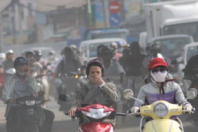 Ô nhiễm bụi trên đường phố Hà Nội