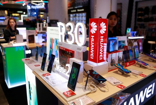 Hoạt động kinh doanh điện thoại của Huawei bắt đầu chịu tác động tiêu cực ở châu Á.Ảnh: REUTERS