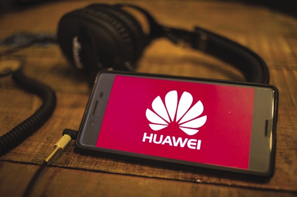 Người dùng Việt đang lo lắng smartphone Huawei sẽ trở thành “cục gạch” sau khi Huawei bị Google “nghỉ chơi”.