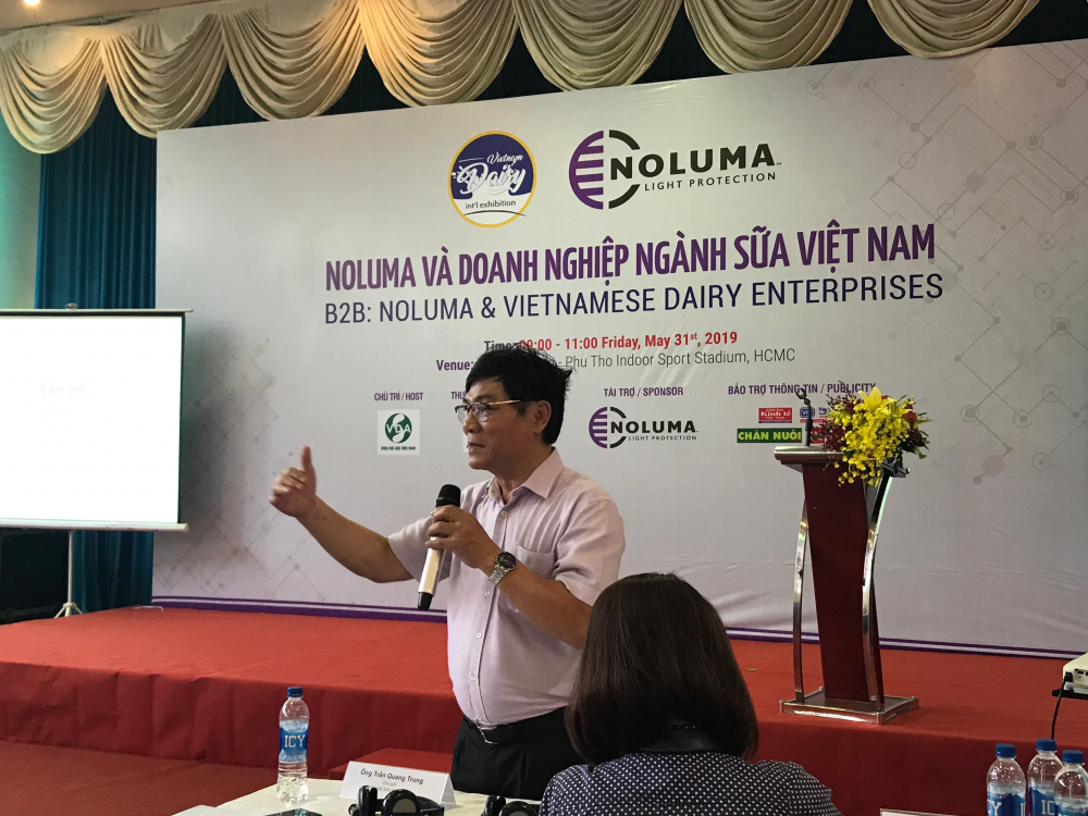Chủ tịch Hiệp hội sữa Việt Nam kêu gọi doanh nghiệp sữa nâng cao chất lượng bao bì sản phẩm. Ảnh: K.N