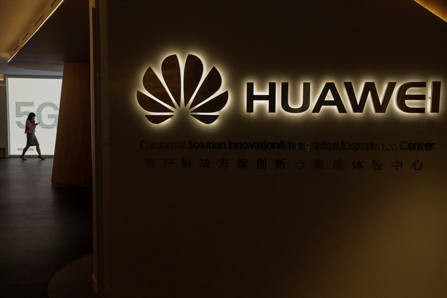 Huawei kiện cựu quản lý đánh cắp bí mật thương mại. Ảnh: EPA.  