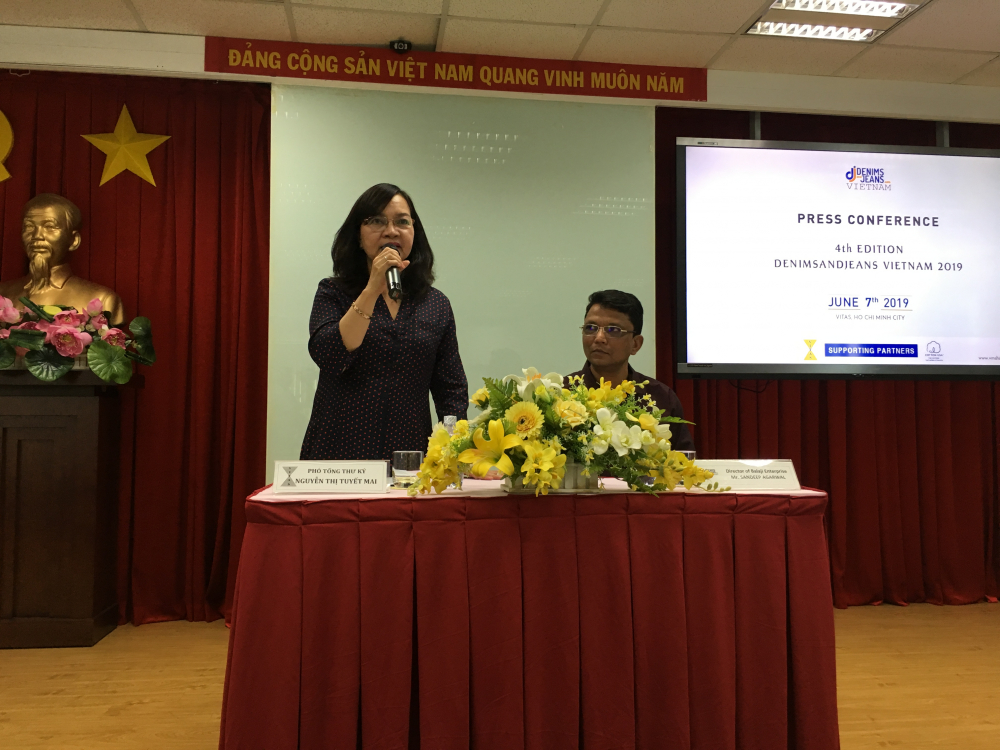 Bà Nguyễn Thị Tuyết Mai và ông Sandeep Agarwal - Trưởng BTC triển lãm tại buổi họp báo