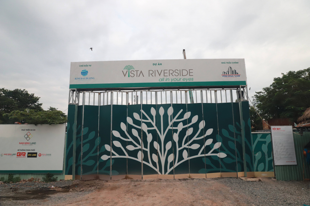 Cổng dự án Vista Riverside (ảnh: Hiếu CT)
