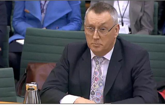 Giám đốc an ninh mạng của Huawei John Suffolk xuất hiện tại phiên điều trần Quốc hội Anh ngày 10-6. Ảnh: Telegraph    