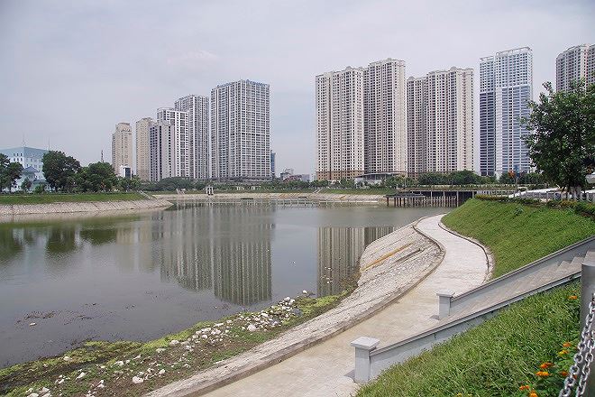 Được biết, dự án đầu tư xây dựng Công viên hồ điều hòa Nhân Chính (nay được đổi tên thành công viên Thanh Xuân) do UBND quận Thanh Xuân làm chủ đầu tư với diện tích khoảng 13,2ha, trong đó phần diện tích mặt nước là 8ha.   