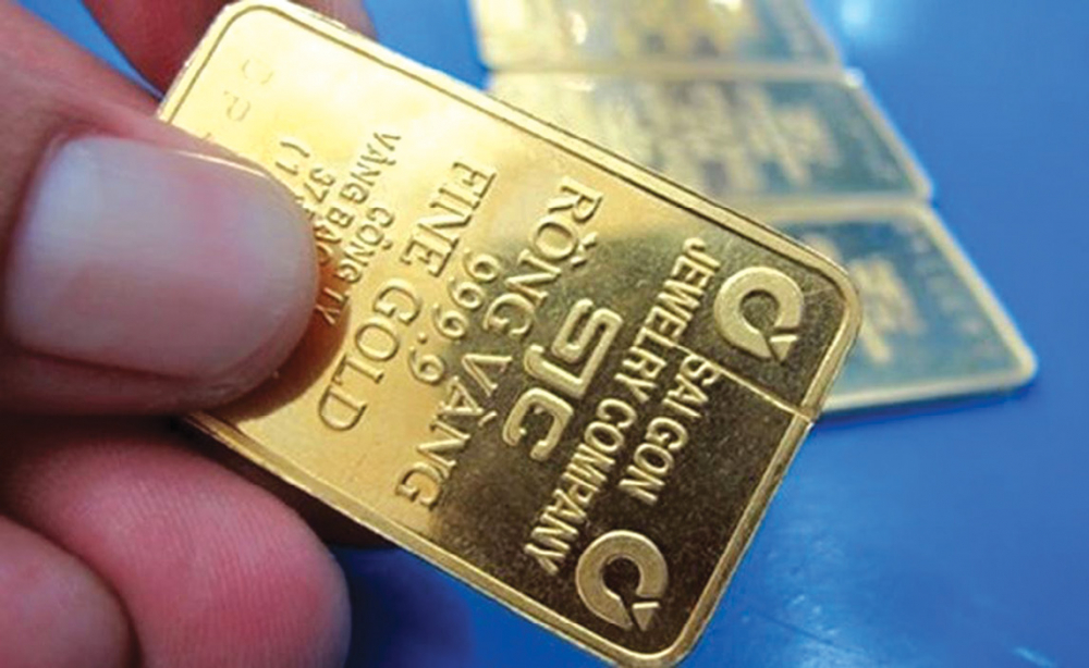 Vàng SJC bất ngờ “yếu thế” so với cả vàng thế giới và vàng “phi SJC”.