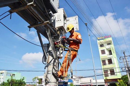 Ngành điện đang gặp khó khăn lớn về nguồn và lưới điện Ảnh: VIỆT HÀ    