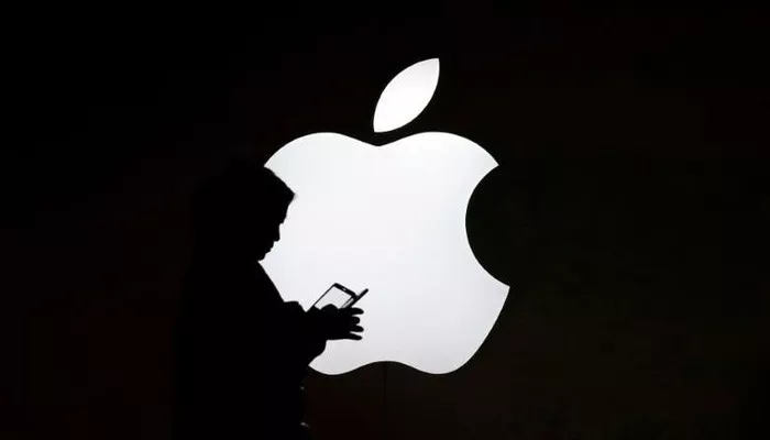 Chiến tranh thương mại Mỹ-Trung đang đặt ra nguy cơ đối với Apple - Ảnh: Reuters.    