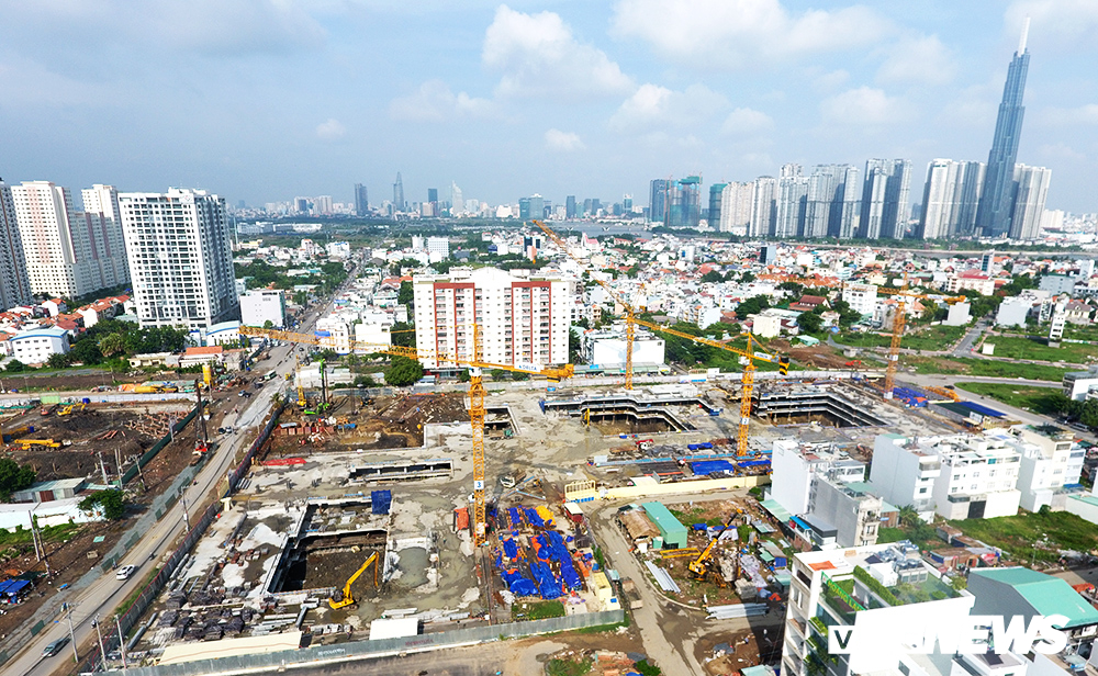 Thi công khi chưa có giấy phép xây dựng, “phù phép” thêm tầng để mở bán là những gì đang diễn ra tại dự án Laimian City do Công ty HDTC làm chủ đầu tư.