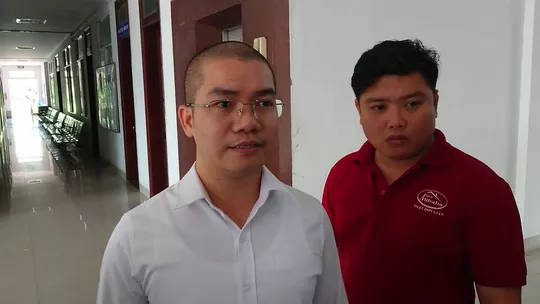 Ông Nguyễn Thái Luyện (bìa trái) tại trụ sở Công an tỉnh Bà Rịa - Vũng Tàu    