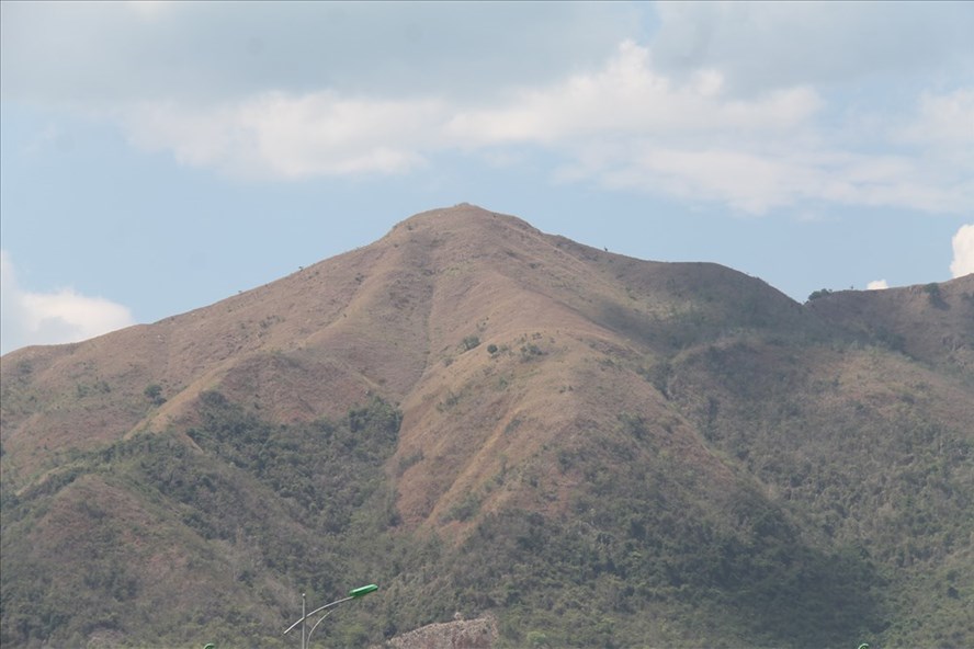 Núi Cô Tiên nằm ở phía Bắc TP.Nha Trang (Khánh Hòa) có đến 17 dự án không đúng quy hoạch. Ảnh: PV  