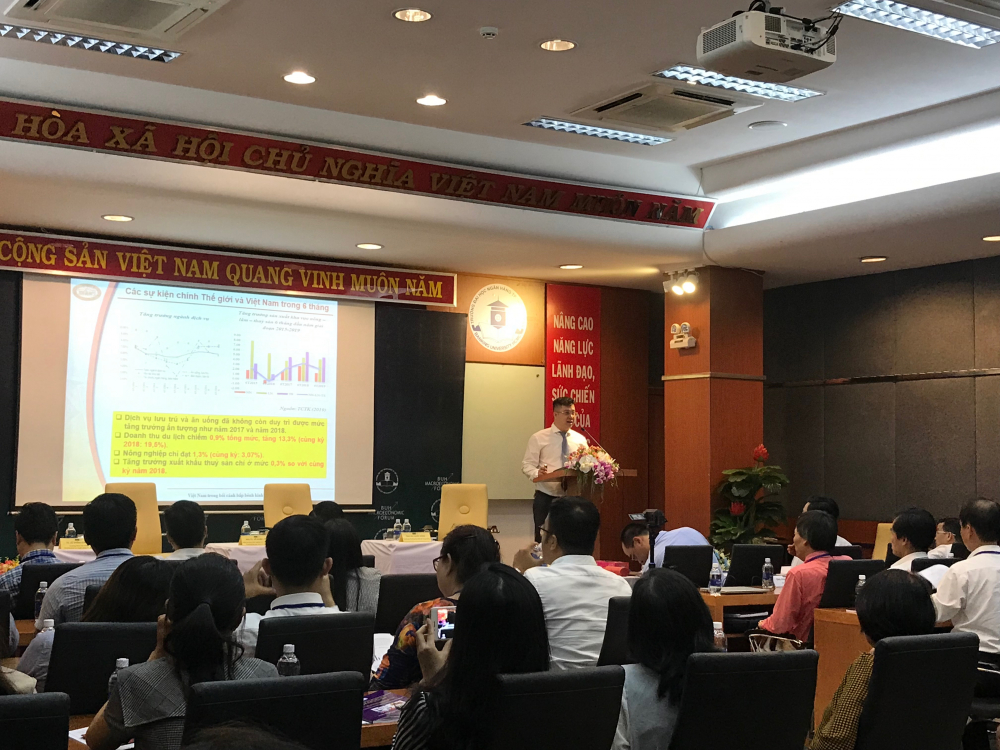 Ông Nguyễn Đức Trung, Phó Vụ trưởng Vụ thống kê dự báo Ngân hàng trung ương phát biểu tại Hội thảo “Việt Nam trong bối cảnh bấp bênh của kinh tế toàn cầu năm 2019” ngày 22/7. Ảnh: Kim Ngọc