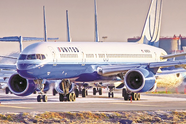 United Airlines là một trong 2 hãng của Mỹ đã bay thẳng tuyến từ Mỹ đến TP.HCM năm 2007 nhưng phải ngưng sau đó.