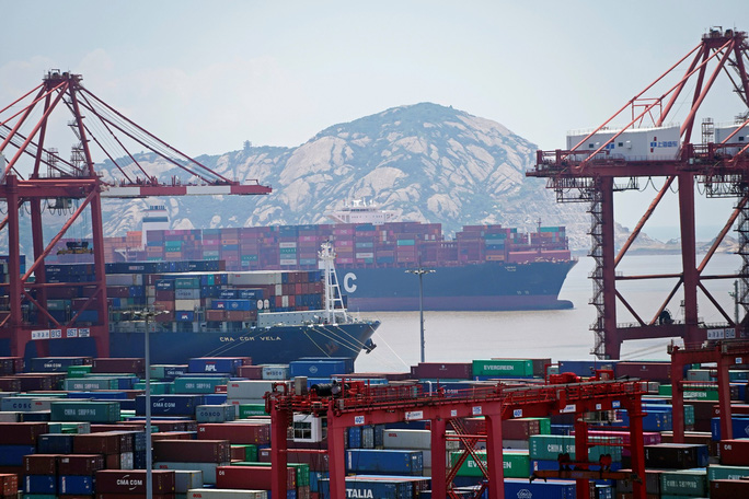 Trung Quốc vừa công bố dữ liệu thương mại với xuất khẩu tăng và nhập khẩu giảm ít hơn so với dự kiến Ảnh: REUTERS