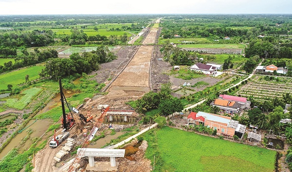 Dự án cao tốc Trung Lương - Mỹ Thuận đang thi công.(Ảnh: Văn Nguyện).