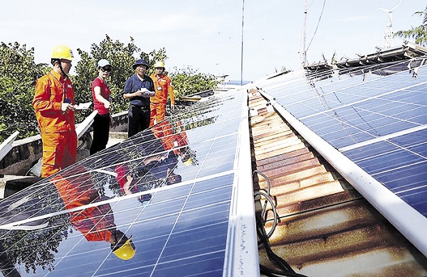 Điện mặt trời áp mái đang là xu hướng mới tại Việt Nam. (Ảnh: VNF).