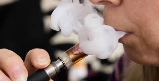 Tại Anh cũng có người đã phải nhập viện vì thuốc lá điện tử phát nổ khi đang hút. 
