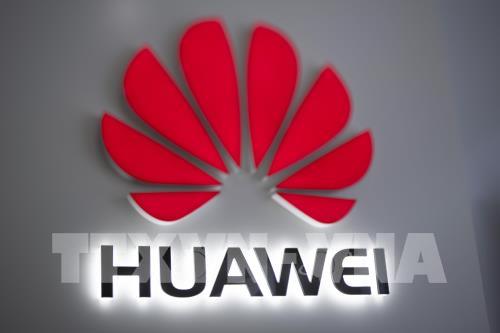 Biểu tượng Huawei tại một cửa hàng ở Bắc Kinh, Trung Quốc. Ảnh: AFP/TTXVN