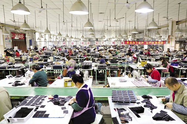 Một xưởng sản xuất, lắp ráp điện thoại di động tại Trung Quốc. (Ảnh: Internet).