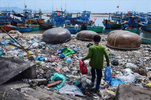 Việt Nam có nguy cơ thành bãi rác nhựa của thế giới vì lượng nhựa phế liệu nhập tăng mạnh