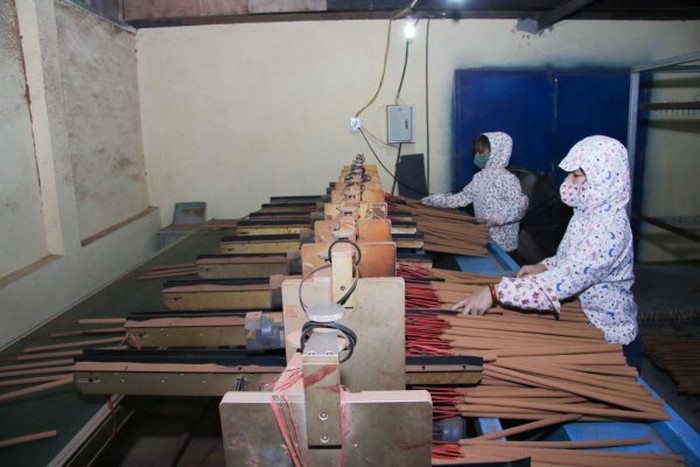 Các doanh nghiệp sản xuất hương (nhang) của Việt Nam bị tồn kho, buộc ngừng sản xuất