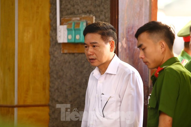 Bị cáo Trần Xuân Yến đến tòa.