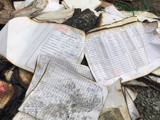 Nhiều hồ sơ, tài liệu xe buýt bị hư hại sau vụ cháy